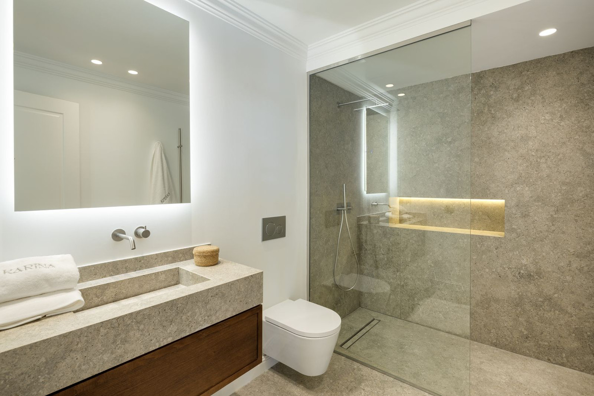 Villa for sale in Nueva Andalucía, Málaga, Spain