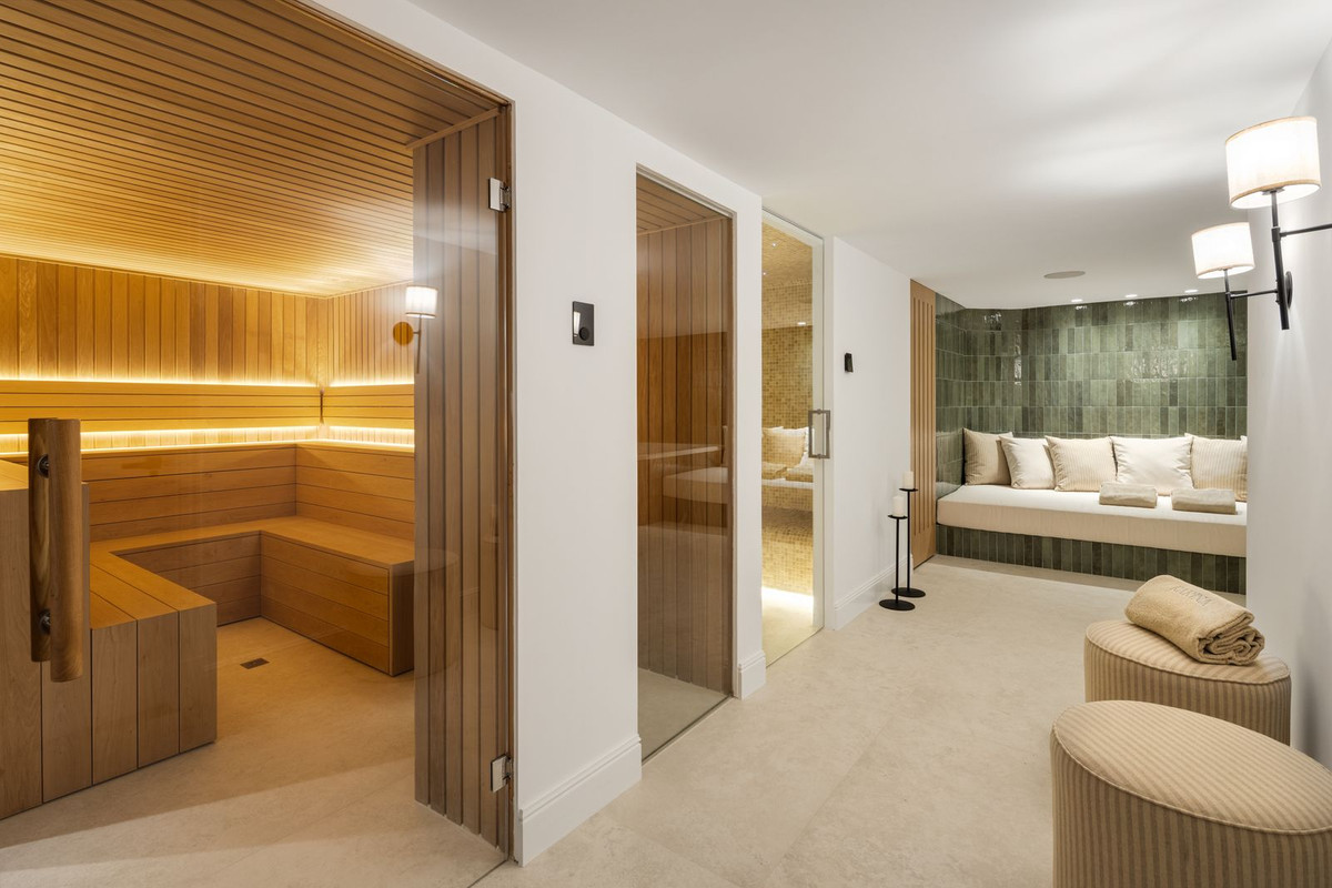 Villa for sale in Nueva Andalucía, Málaga, Spain