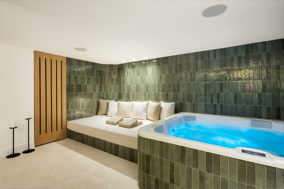 Villa for sale in Nueva Andalucía, Málaga, Spain