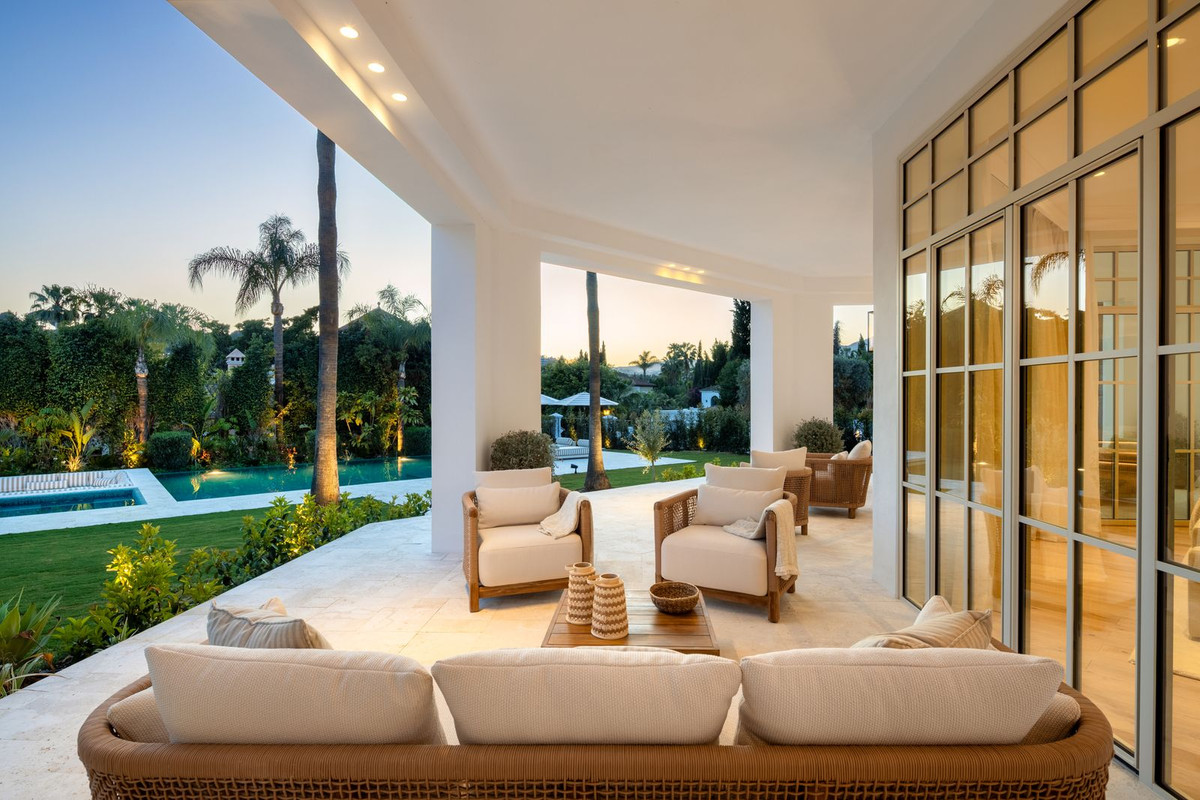 Villa for sale in Nueva Andalucía, Málaga, Spain
