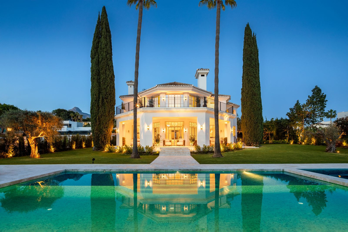 Villa for sale in Nueva Andalucía, Málaga, Spain