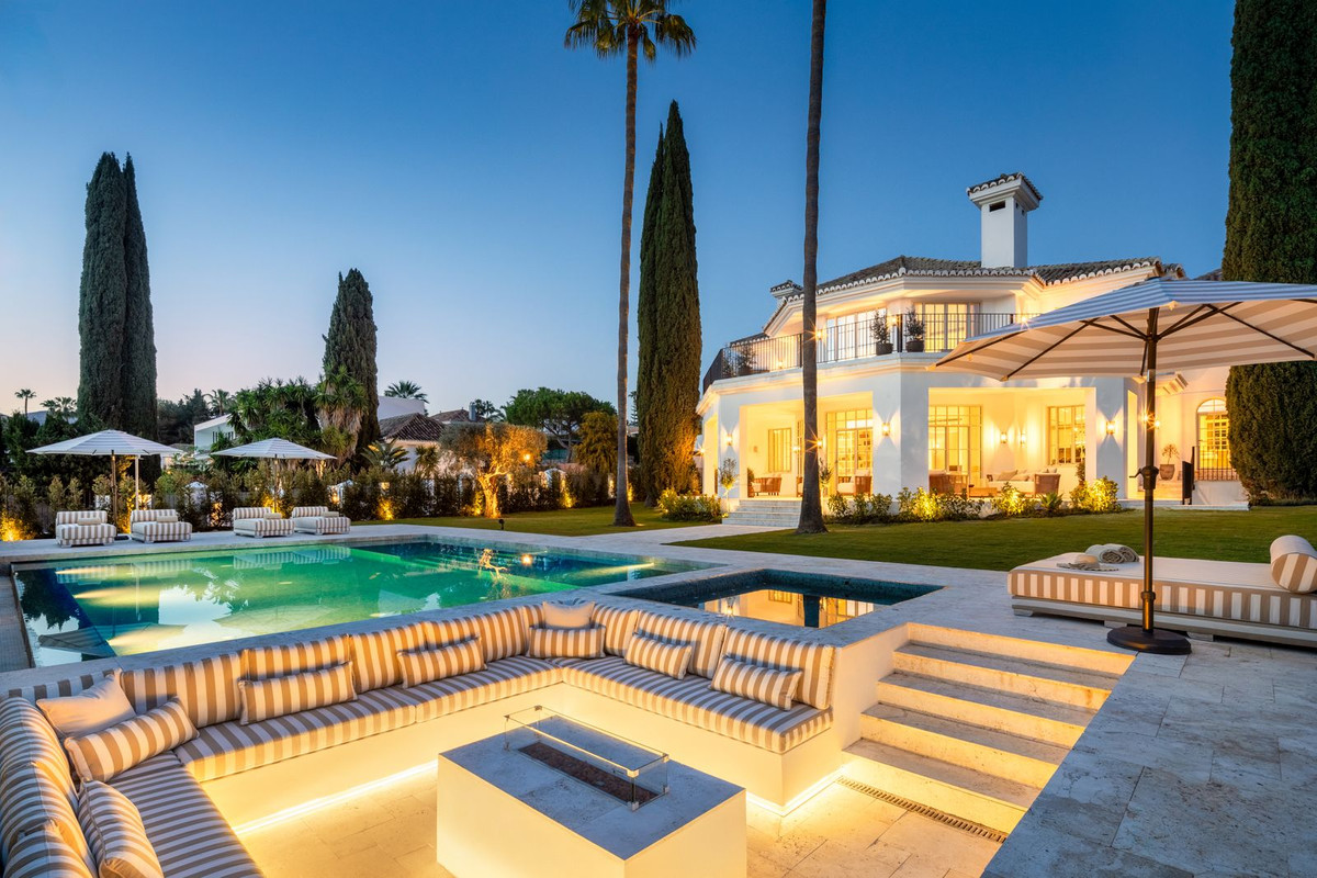 Villa for sale in Nueva Andalucía, Málaga, Spain