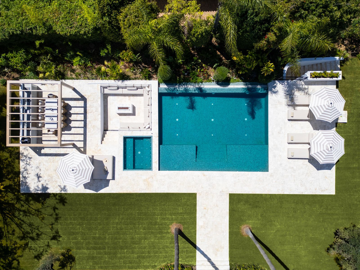 Villa for sale in Nueva Andalucía, Málaga, Spain