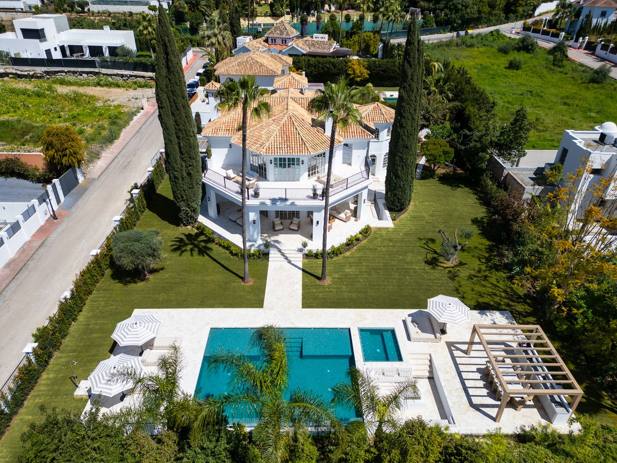 Villa for sale in Nueva Andalucía, Málaga, Spain
