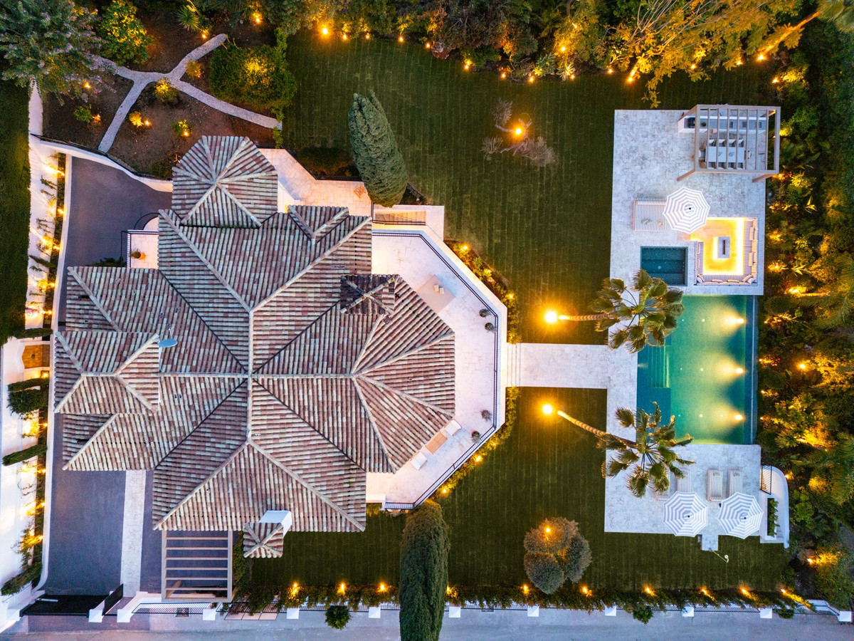 Villa for sale in Nueva Andalucía, Málaga, Spain