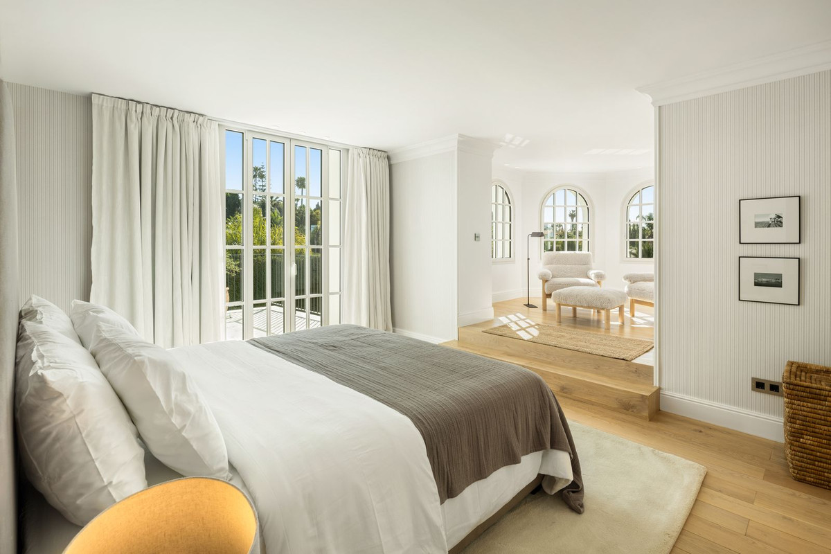 Villa for sale in Nueva Andalucía, Málaga, Spain