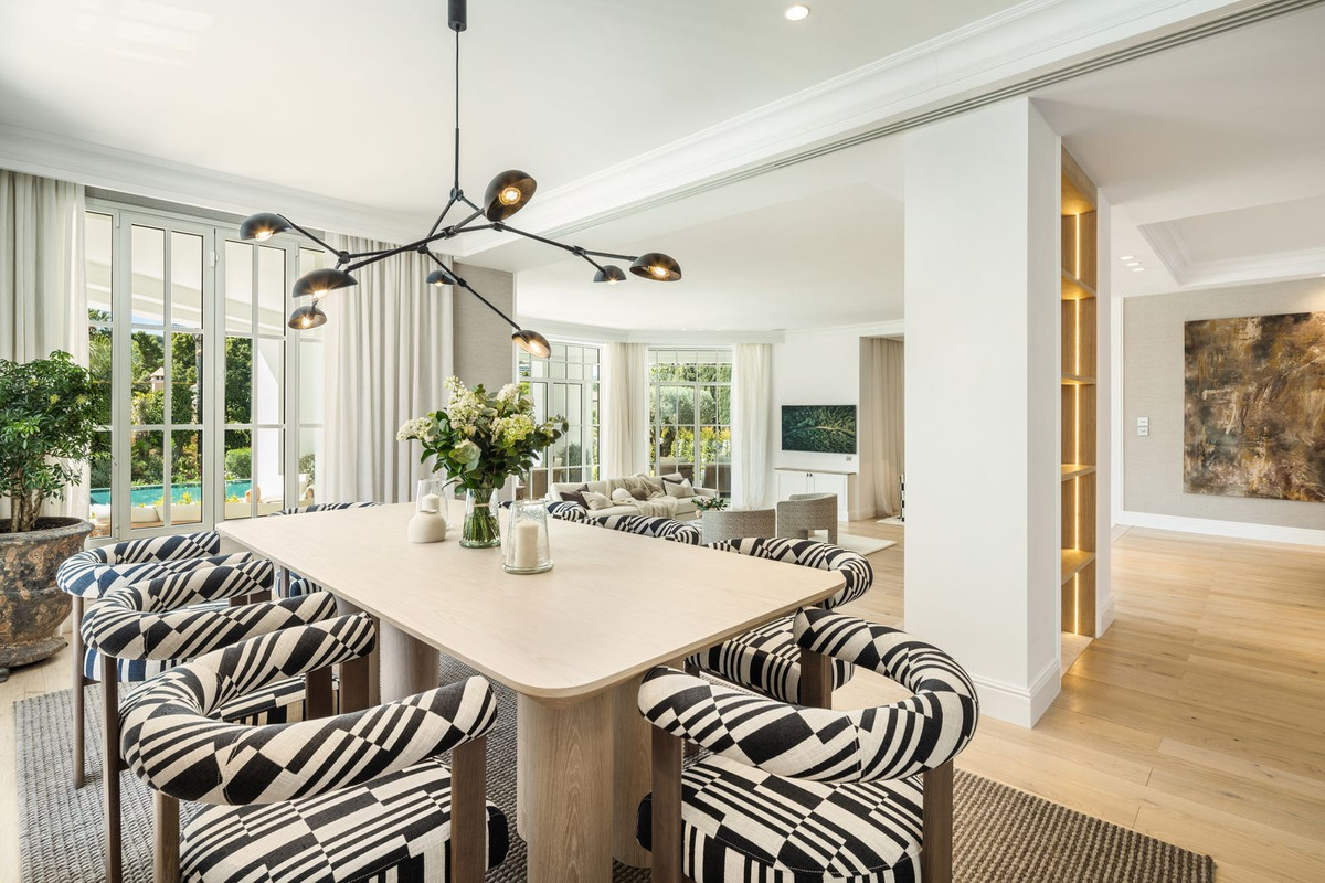 Villa for sale in Nueva Andalucía, Málaga, Spain