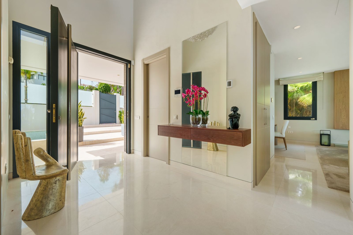 Villa for sale in Nueva Andalucía, Málaga, Spain
