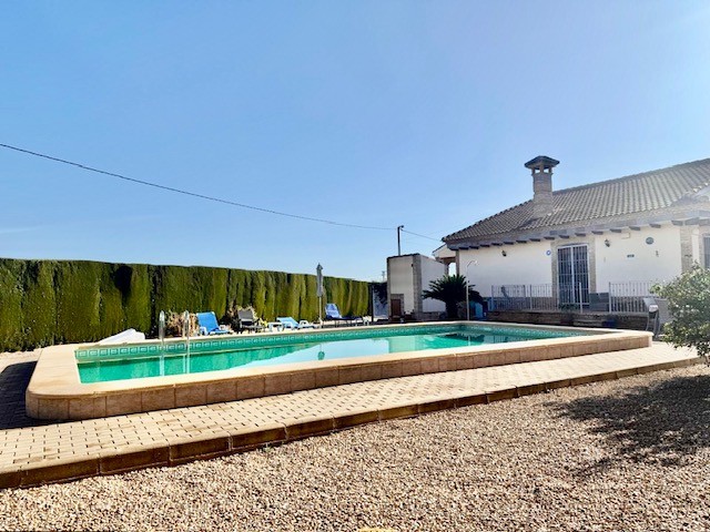 Villa en venta en Avileses