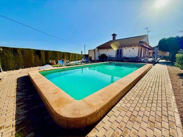 Villa en venta en Avileses