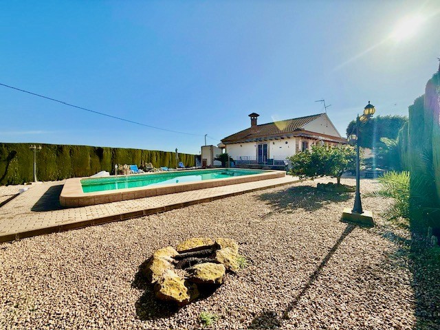 Villa en venta en Avileses