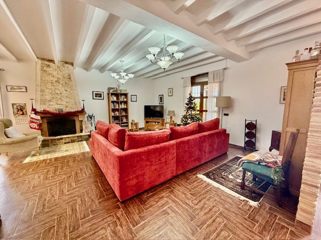 Villa en venta en Avileses