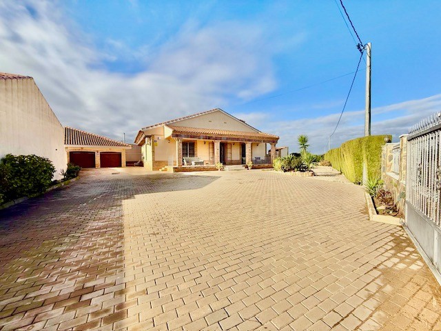 Villa en venta en Avileses