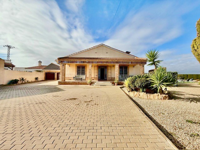 Villa en venta en Avileses