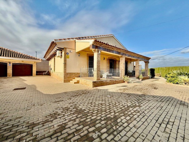 Villa en venta en Avileses
