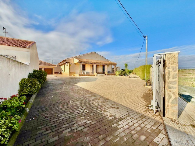 Villa en venta en Avileses