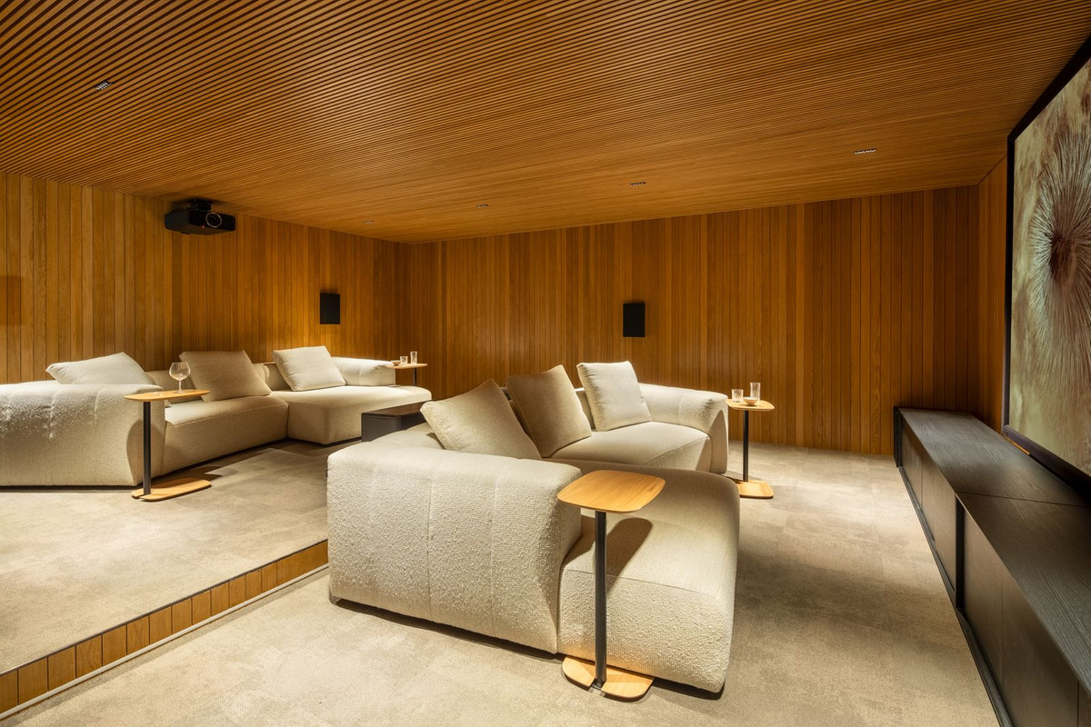 Villa for sale in Benahavis, Málaga, Spain