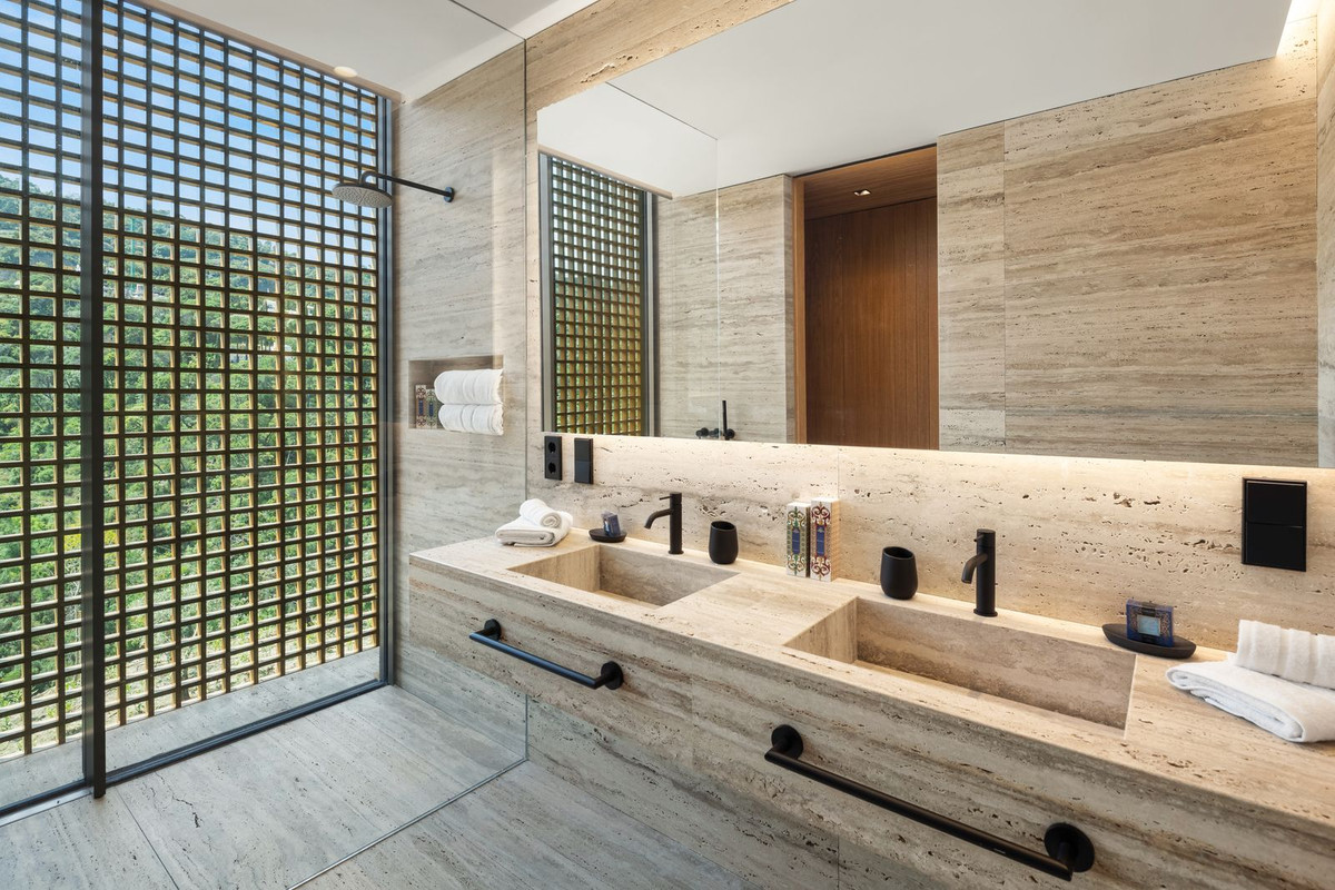Villa for sale in Benahavis, Málaga, Spain