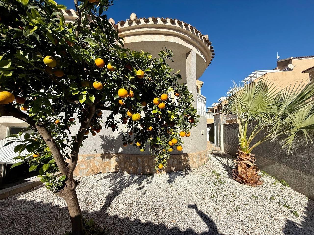 Villa en venta en Orihuela Costa