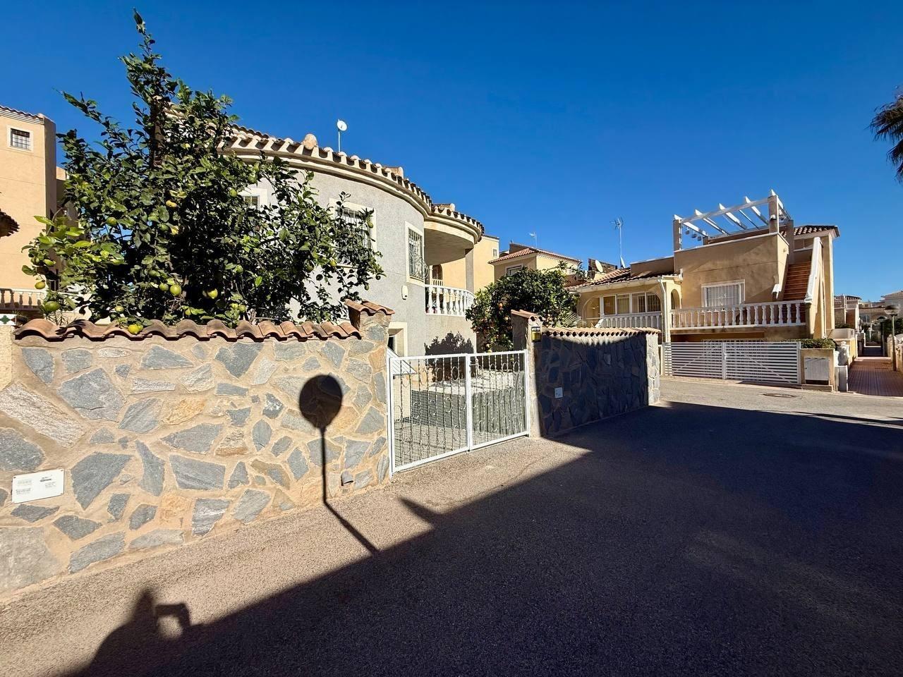 Villa en venta en Orihuela Costa