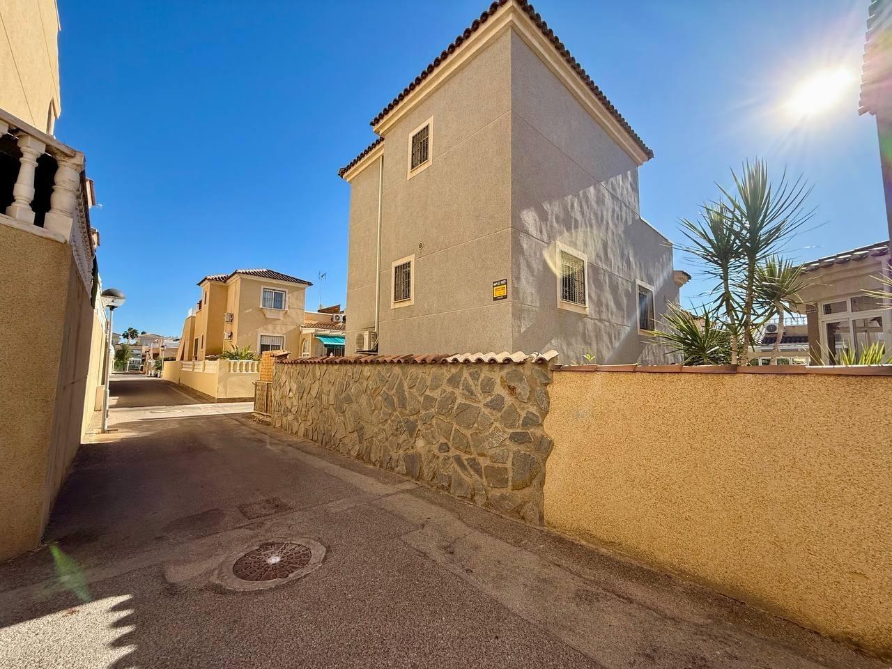 Villa en venta en Orihuela Costa