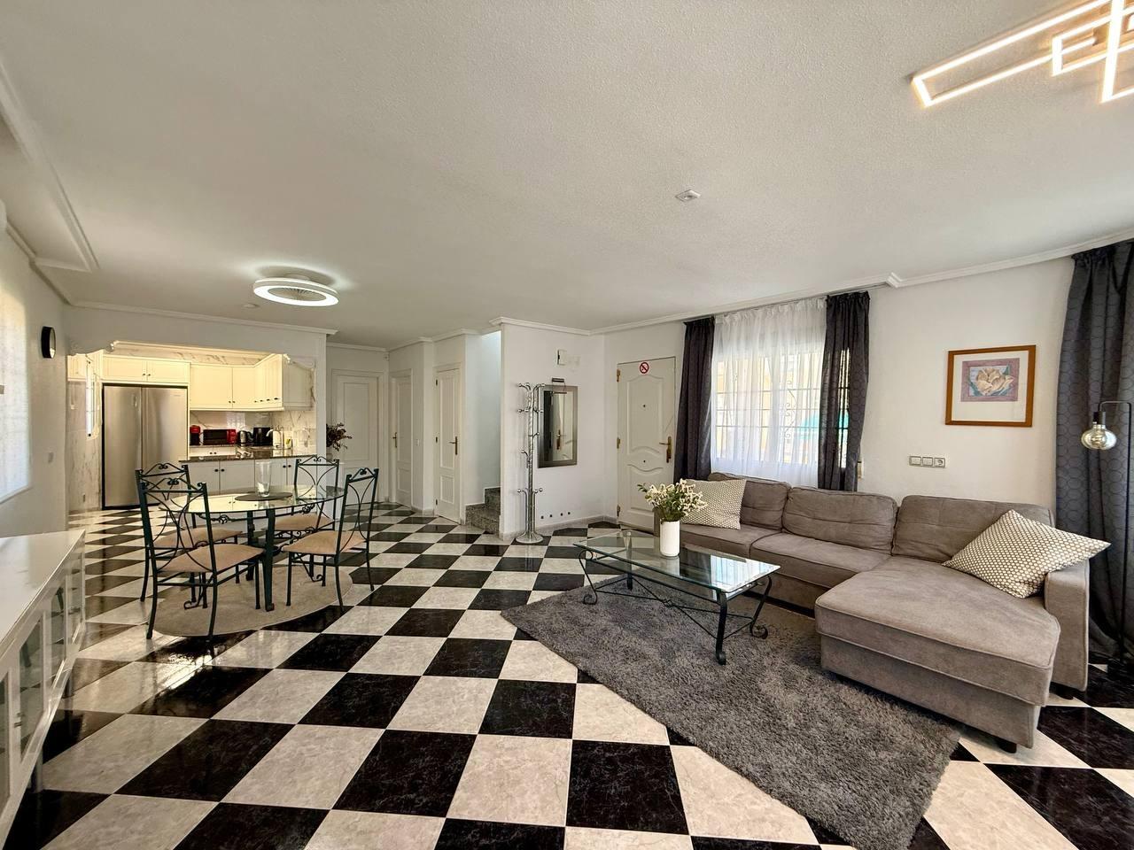 Villa en venta en Orihuela Costa