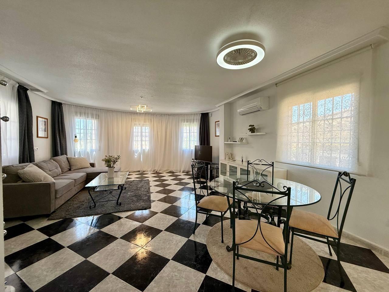 Villa en venta en Orihuela Costa