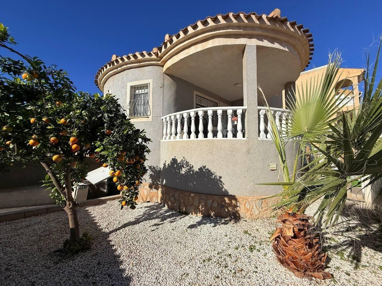 Villa en venta en Orihuela Costa