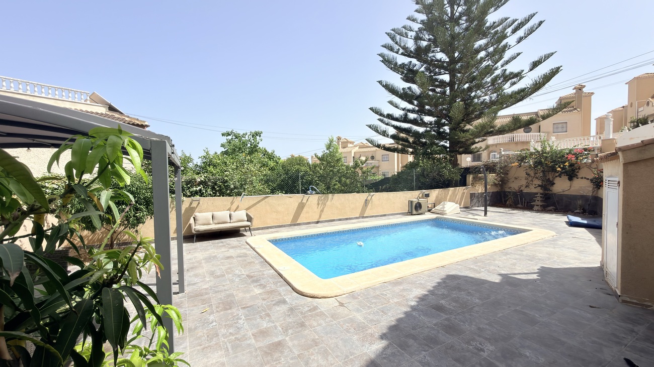 Villa for sale in El Galan, Alicante, Spain