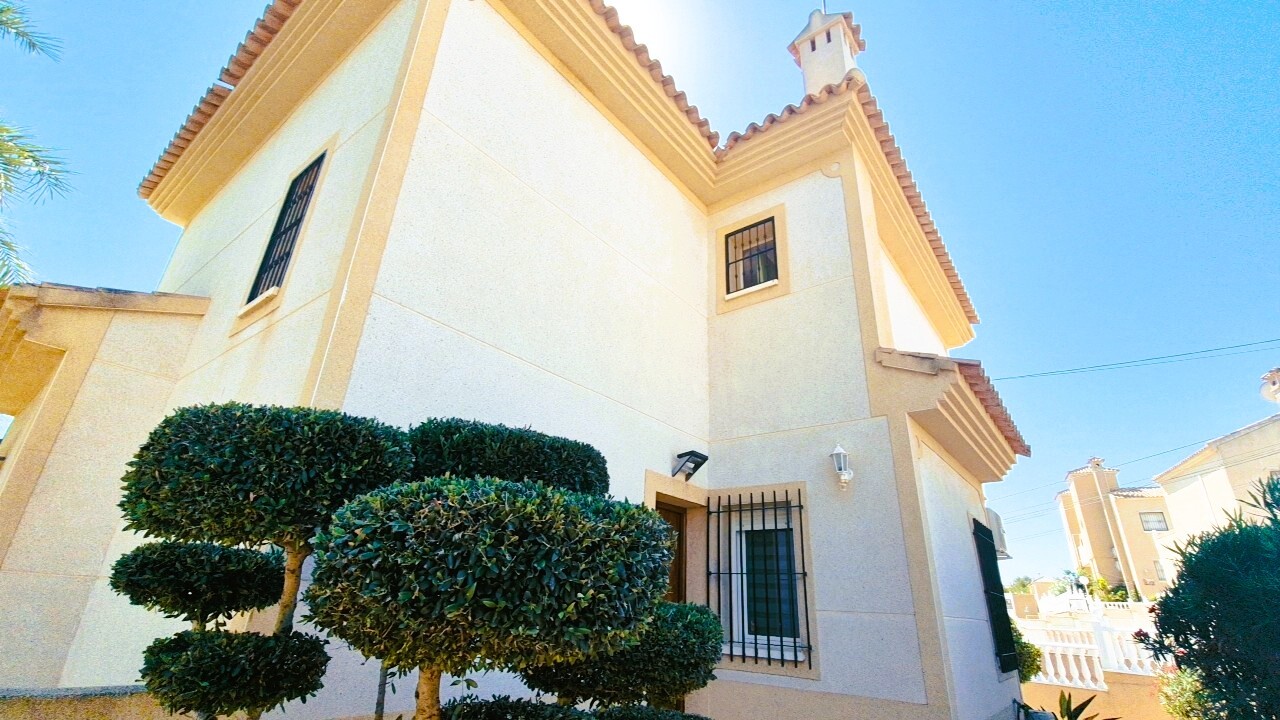Villa for sale in El Galan, Alicante, Spain