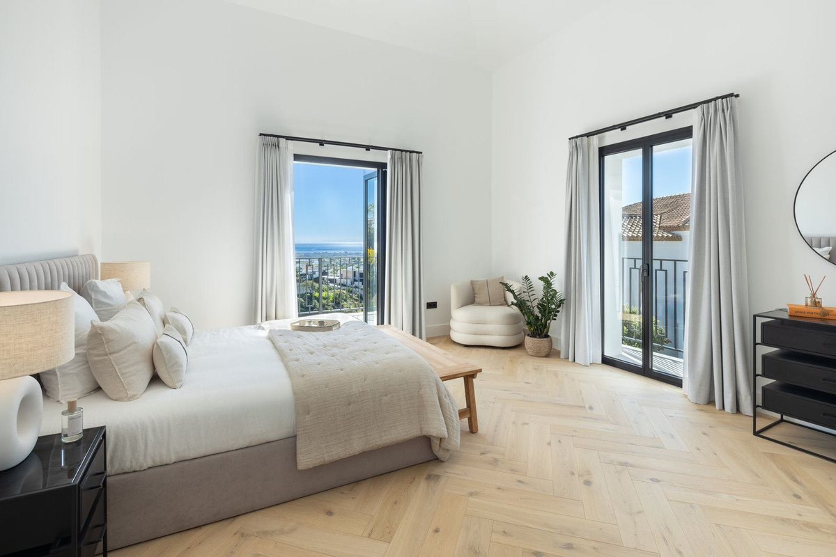 Villa for sale in La Quinta, Málaga, Spain