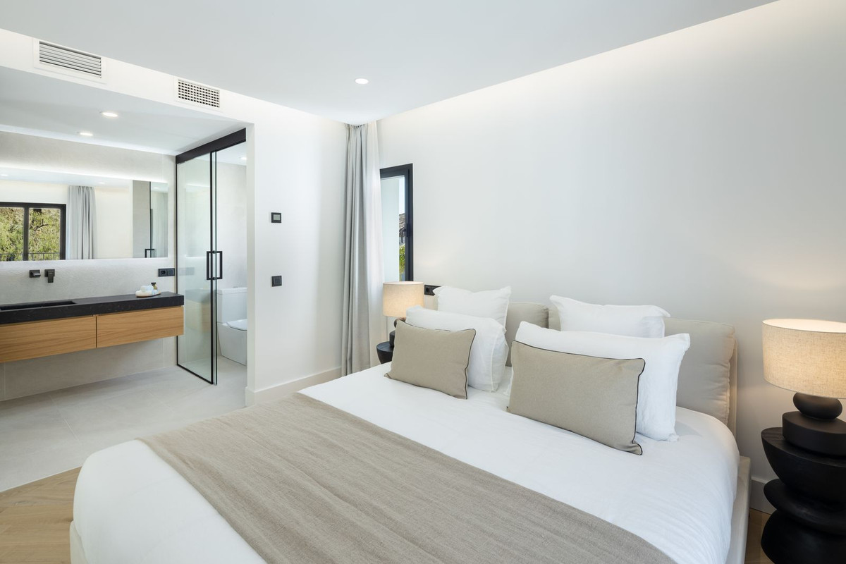 Villa for sale in La Quinta, Málaga, Spain