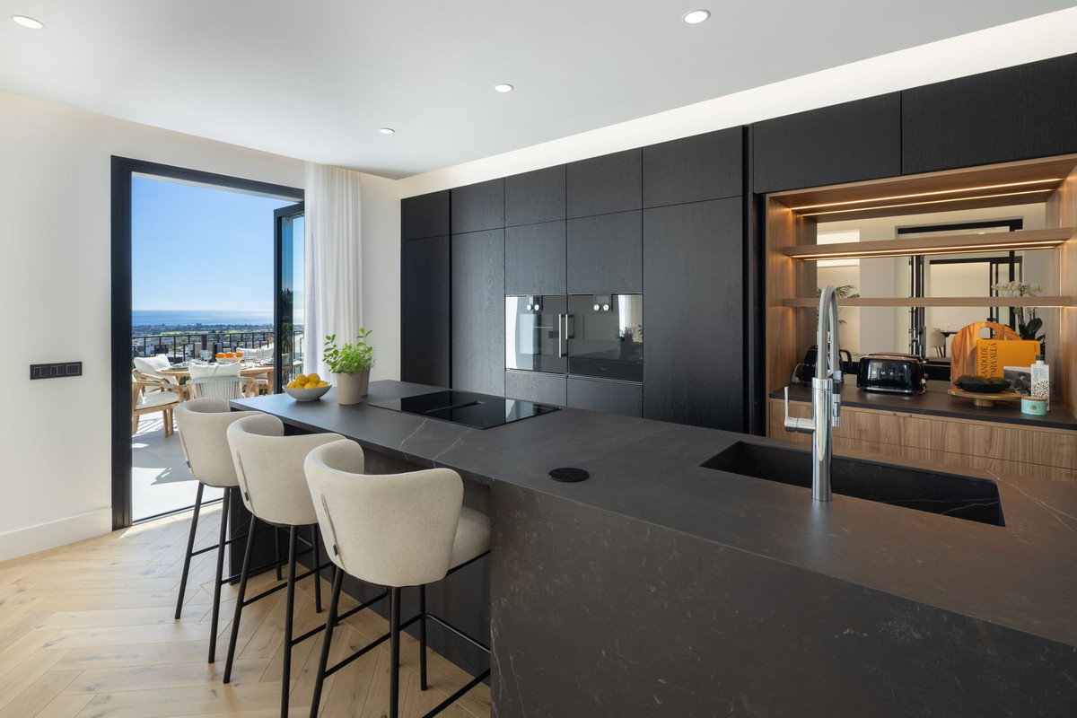 Villa for sale in La Quinta, Málaga, Spain