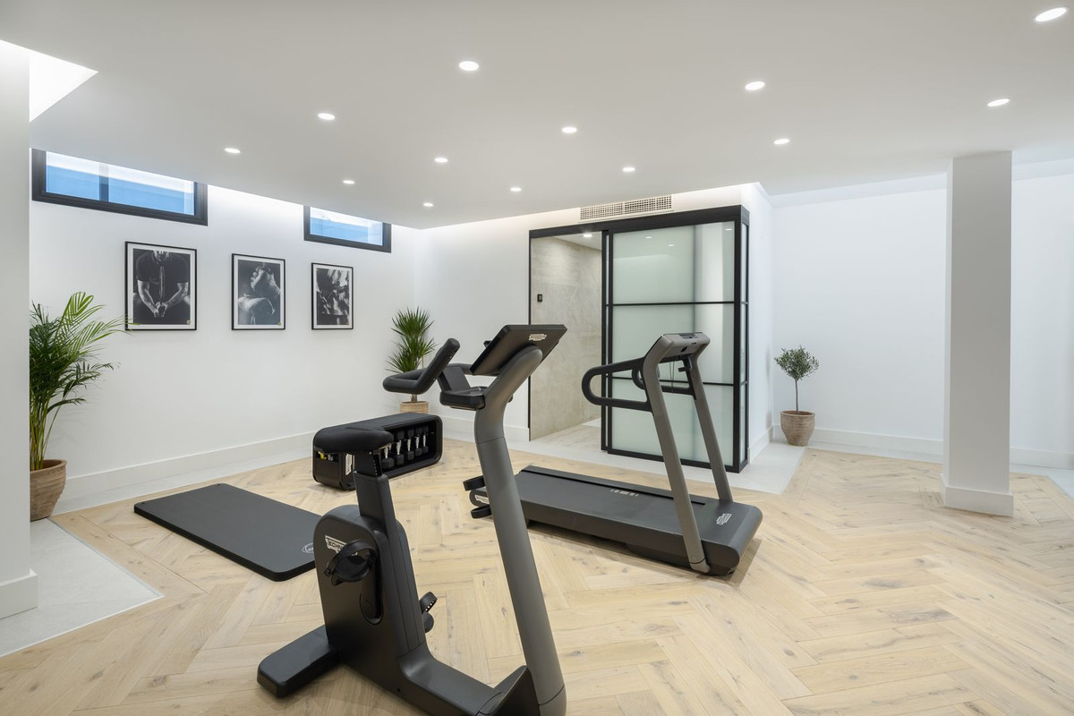 Villa for sale in La Quinta, Málaga, Spain