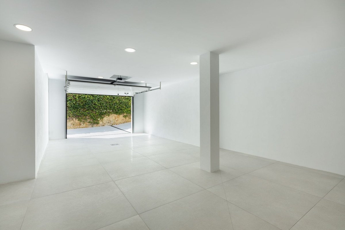 Villa for sale in La Quinta, Málaga, Spain