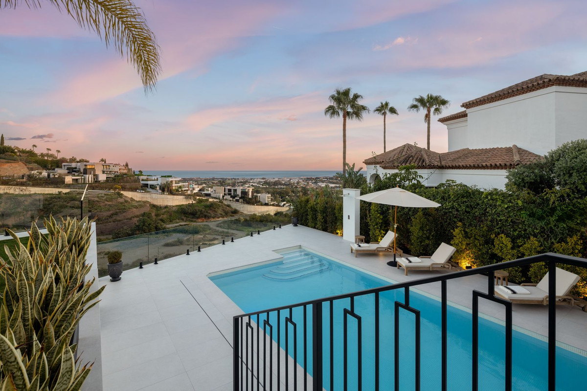 Villa for sale in La Quinta, Málaga, Spain