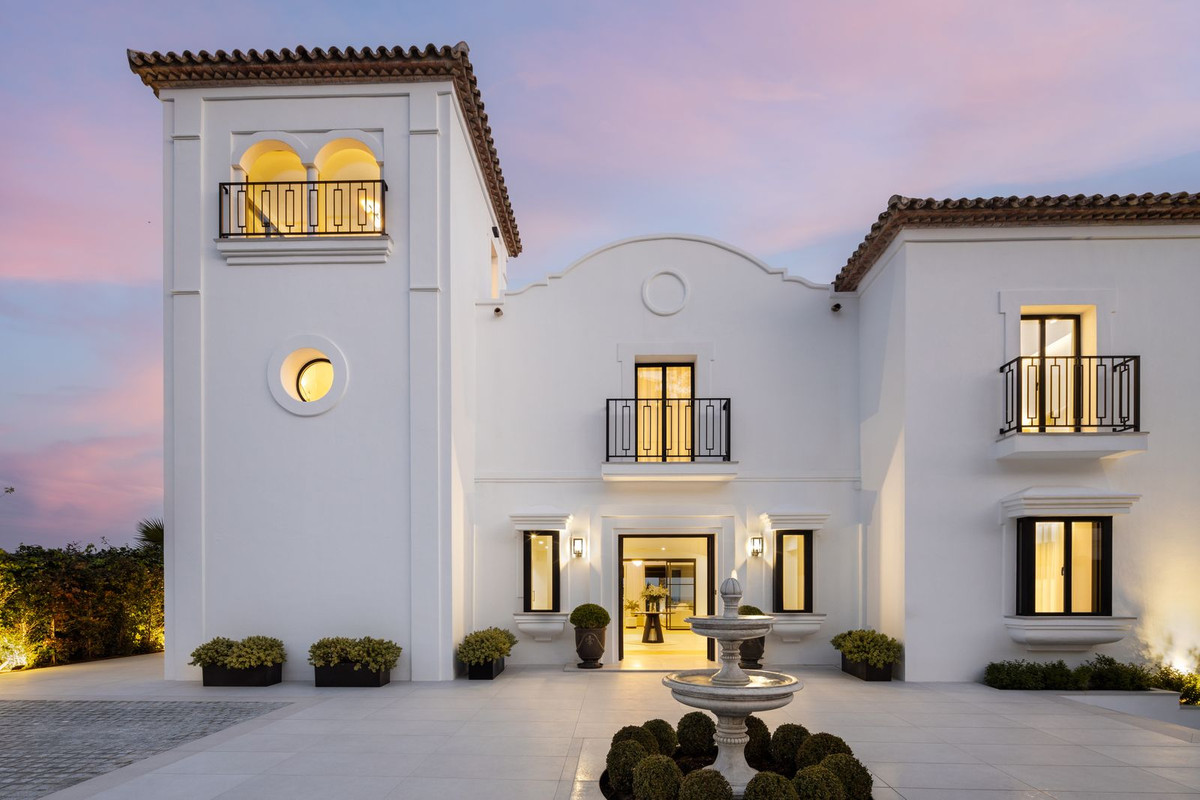 Villa for sale in La Quinta, Málaga, Spain
