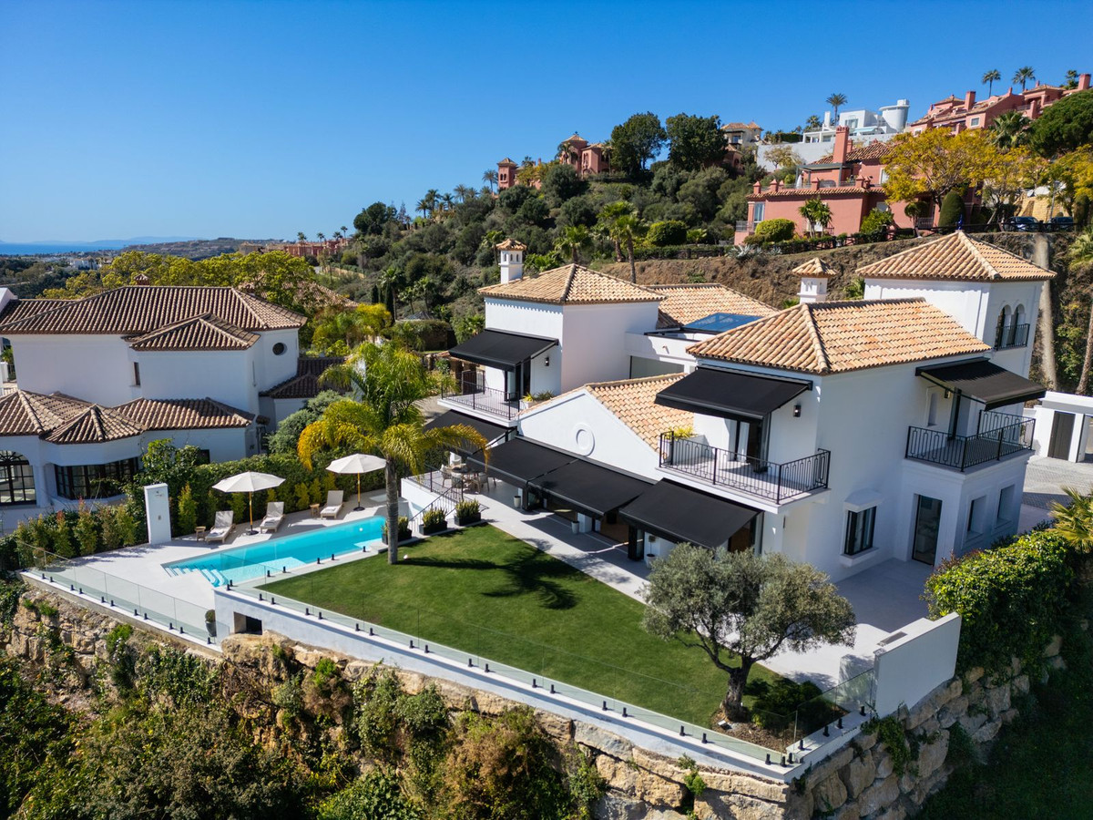 Villa for sale in La Quinta, Málaga, Spain
