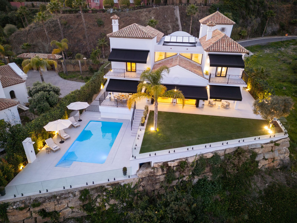 Villa for sale in La Quinta, Málaga, Spain