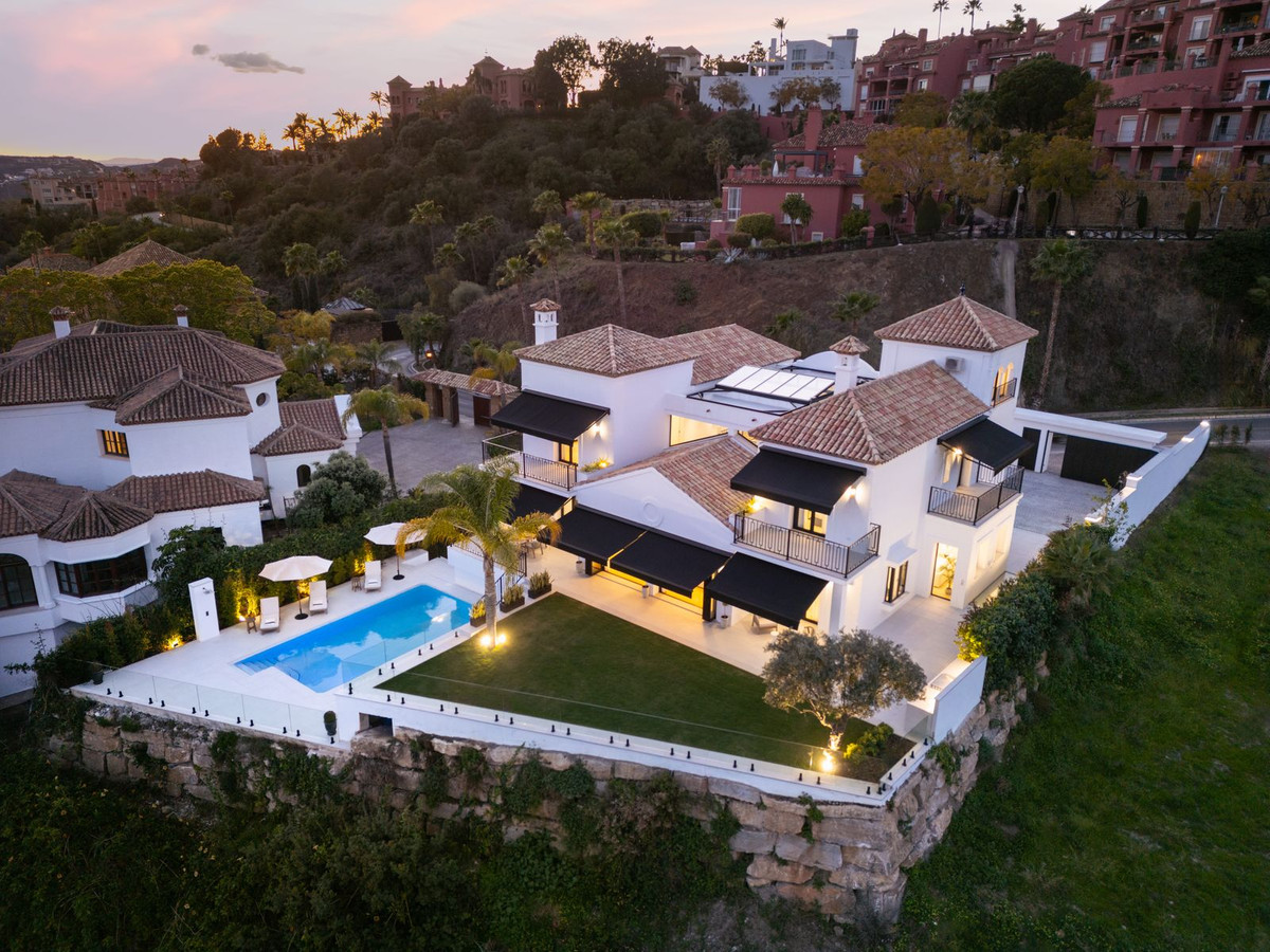 Villa for sale in La Quinta, Málaga, Spain