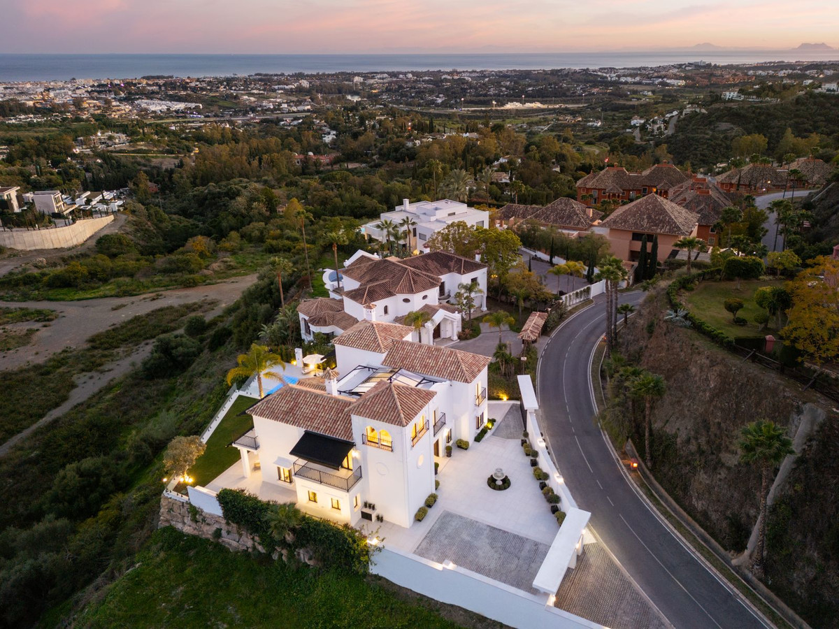 Villa for sale in La Quinta, Málaga, Spain