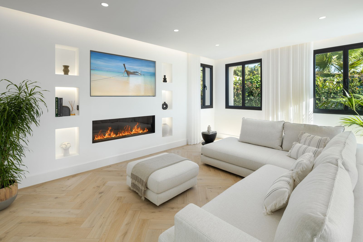 Villa for sale in La Quinta, Málaga, Spain