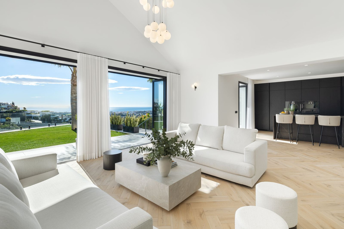 Villa for sale in La Quinta, Málaga, Spain