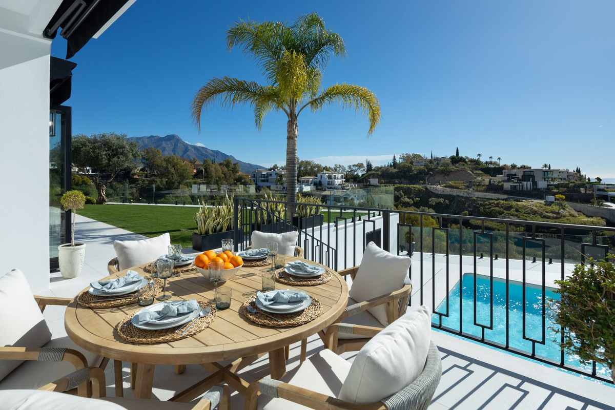 Villa for sale in La Quinta, Málaga, Spain