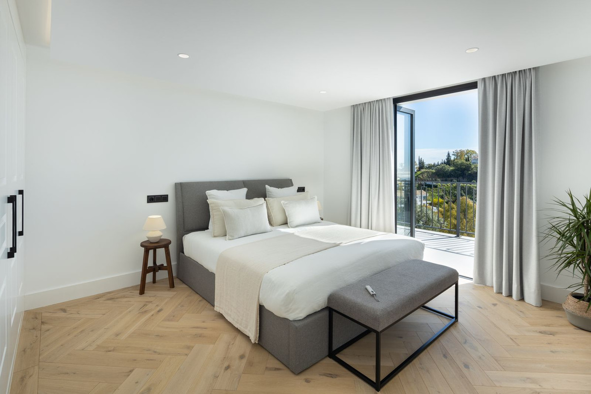 Villa for sale in La Quinta, Málaga, Spain