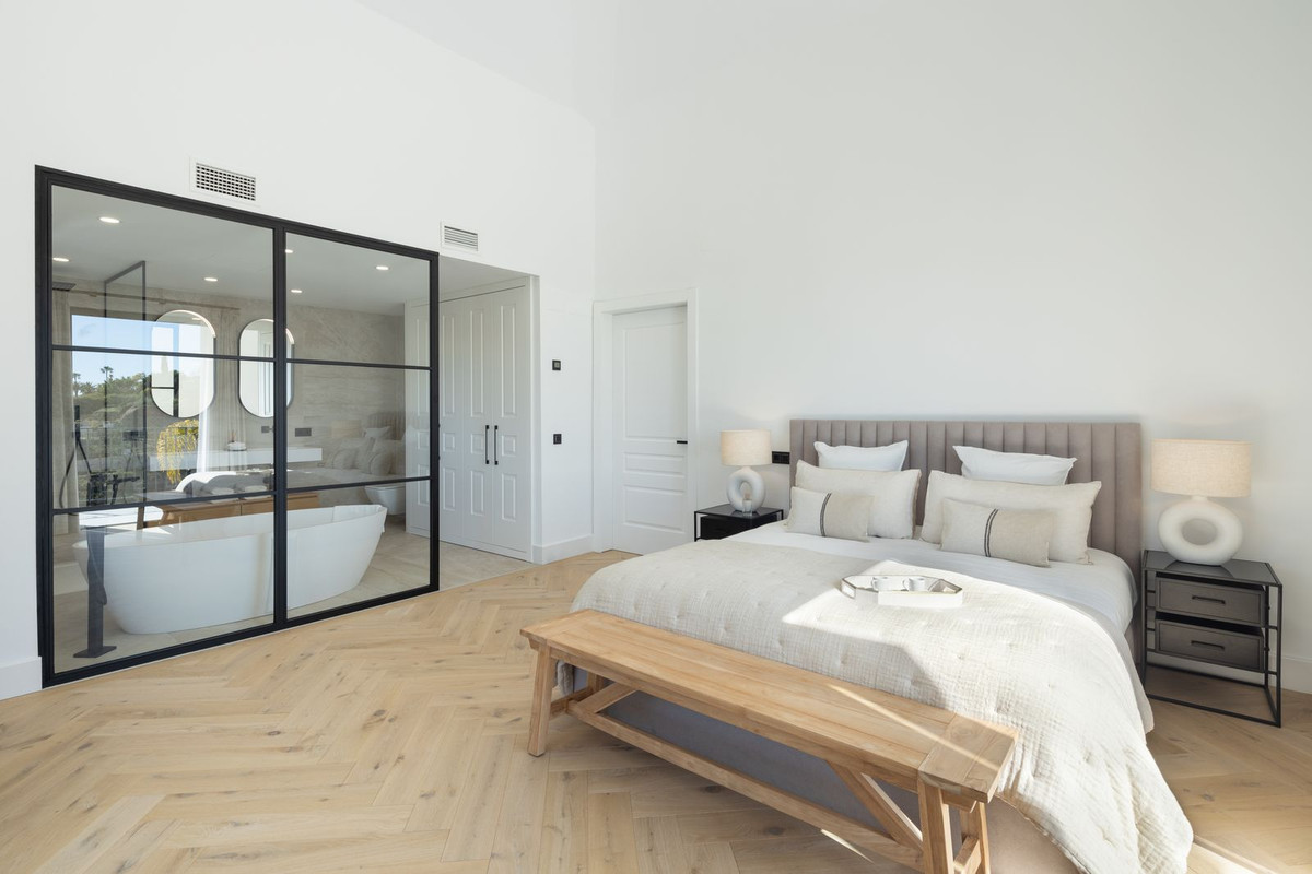 Villa for sale in La Quinta, Málaga, Spain