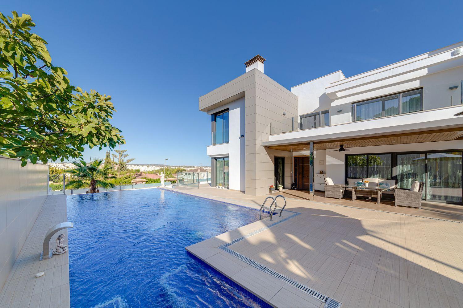 Villa for sale in Torrevieja, Alicante, Spain