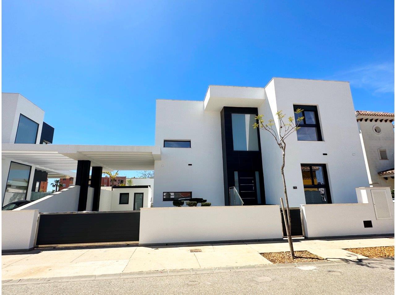 Villa en venta en Mar Menor Golf Resort